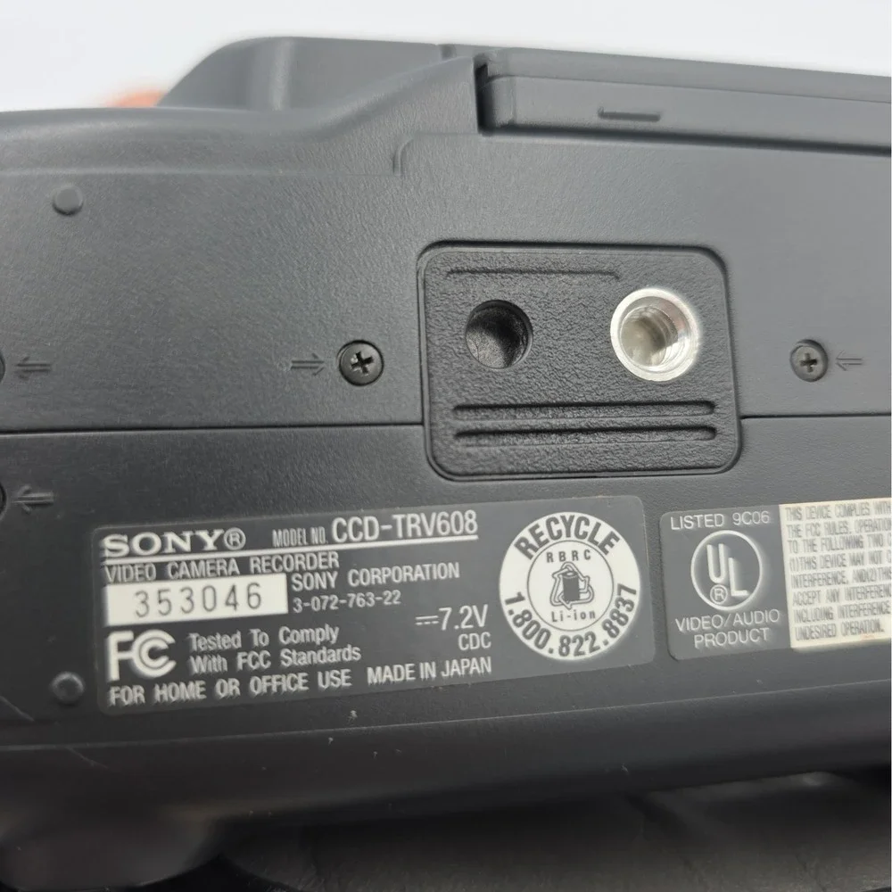 Sony Handycam CCD-TRV608 Silver 560x Digital Zoom Hi8 Camcorder - For Parts